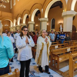 Quinta- Feira de Adoração - 04/04/2023 Missa-18h30 coroação de Nossa Senhora da Saúde pela pastoral do Batismo e Movimento Mães que Oram Pelos Filhos