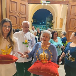 Quinta- Feira de Adoração - 04/04/2023 Missa-18h30 coroação de Nossa Senhora da Saúde pela pastoral do Batismo e Movimento Mães que Oram Pelos Filhos