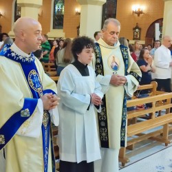 Quinta- Feira de Adoração - 04/04/2023 Missa-18h30 coroação de Nossa Senhora da Saúde pela pastoral do Batismo e Movimento Mães que Oram Pelos Filhos