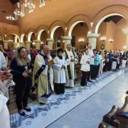 Quinta- Feira de Adoração - 04/04/2023 Missa-18h30 coroação de Nossa Senhora da Saúde pela pastoral do Batismo e Movimento Mães que Oram Pelos Filhos