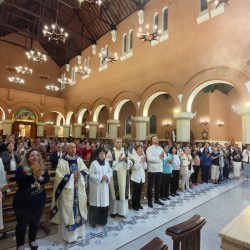 Quinta- Feira de Adoração - 04/04/2023 Missa-18h30 coroação de Nossa Senhora da Saúde pela pastoral do Batismo e Movimento Mães que Oram Pelos Filhos